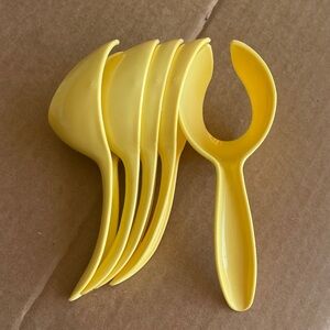 Tupperware Sunny Yellow Egg Dying Scoops